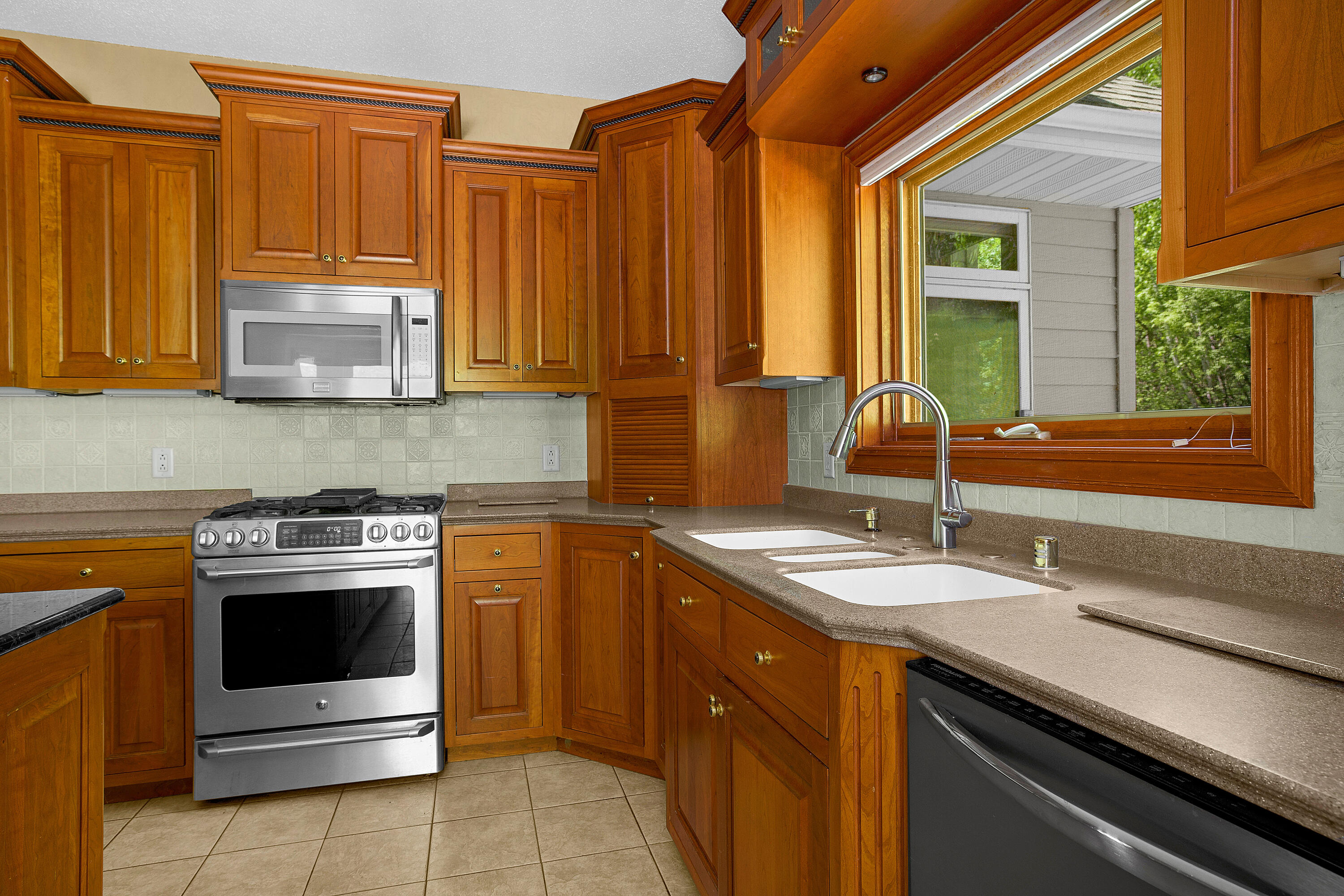 Sparta, Wisconsin 54656, United States, 5 Bedrooms Bedrooms, ,4 BathroomsBathrooms,Residential,Active,57701