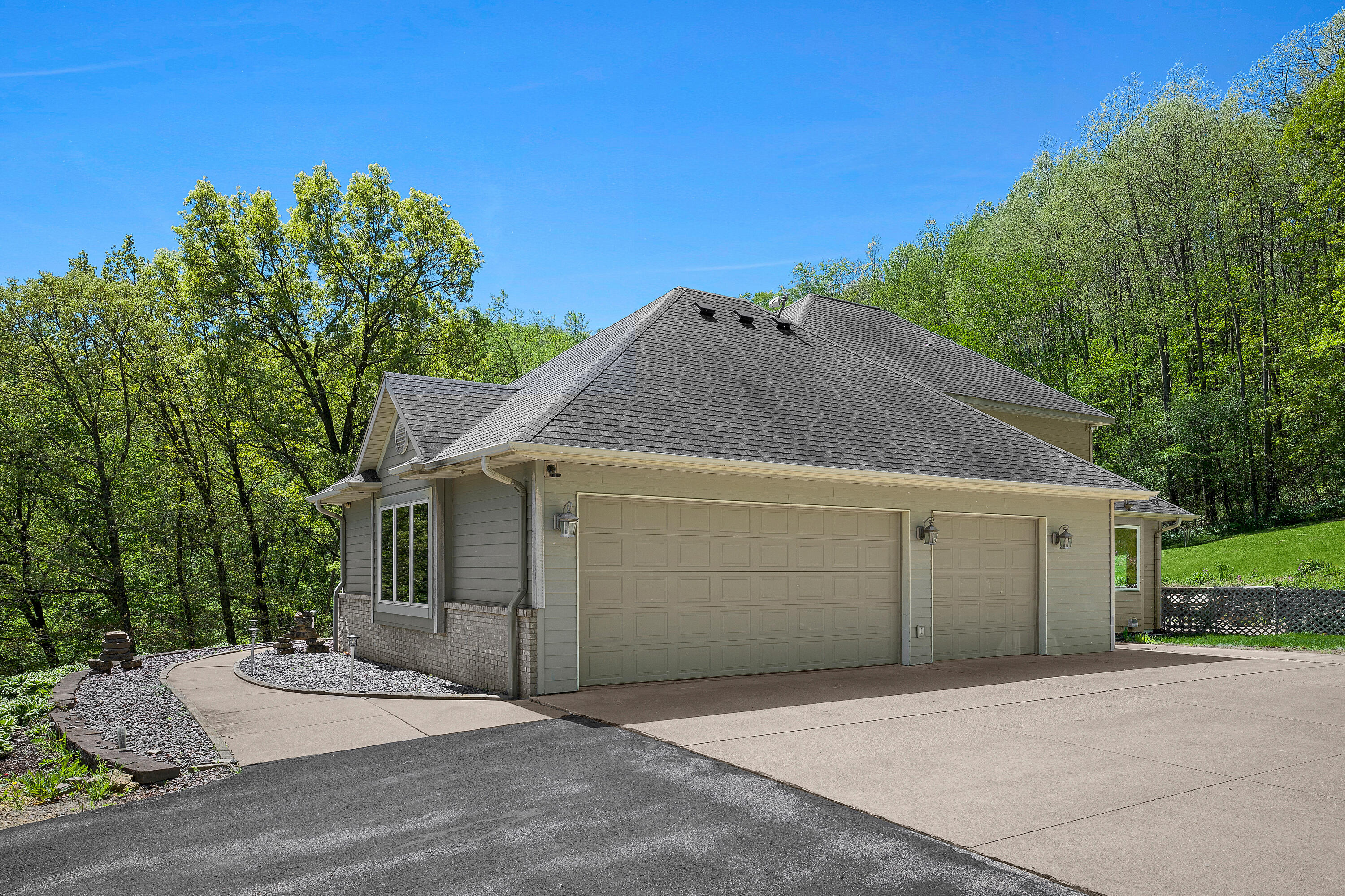 Sparta, Wisconsin 54656, United States, 5 Bedrooms Bedrooms, ,4 BathroomsBathrooms,Residential,Active,57701