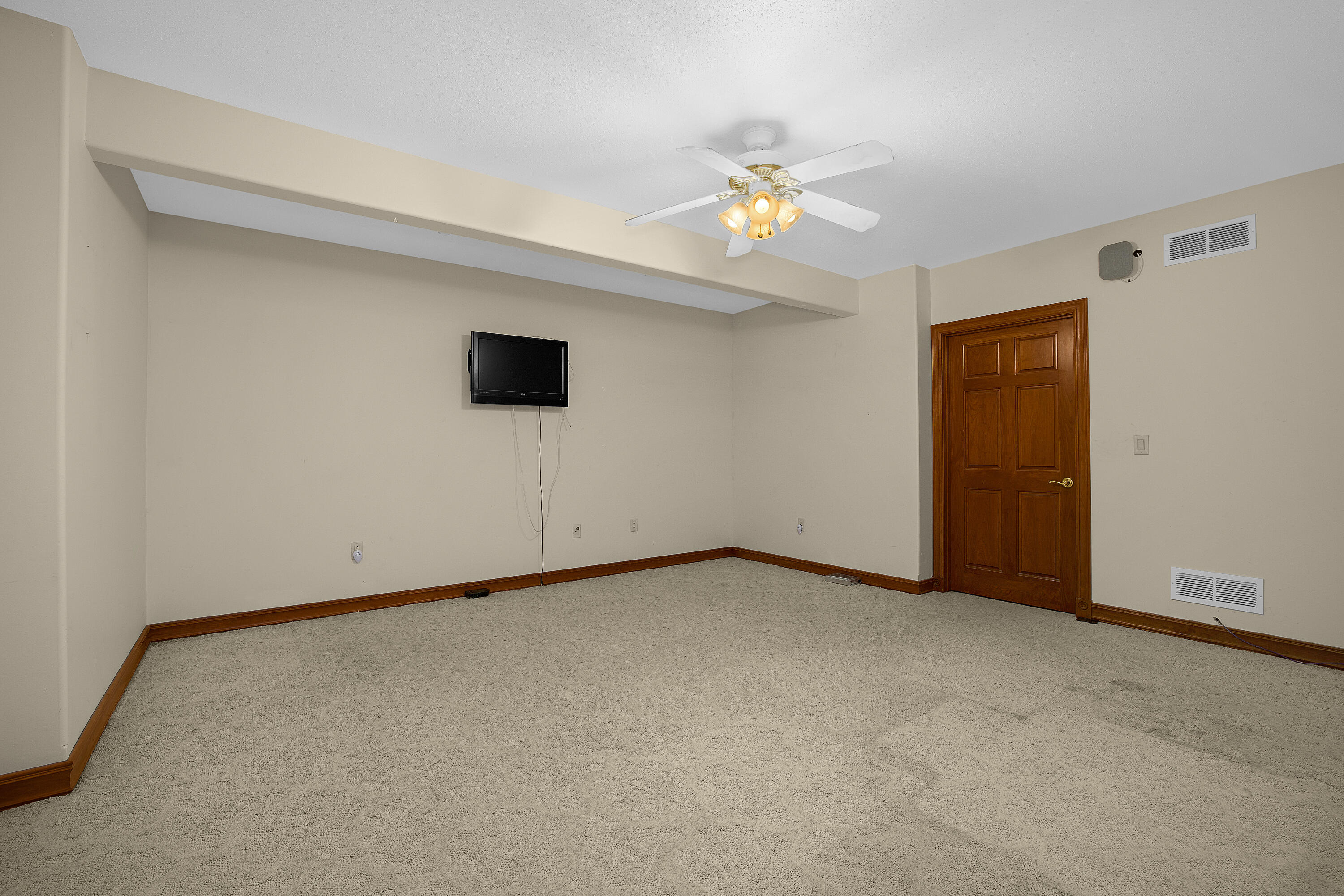 Sparta, Wisconsin 54656, United States, 5 Bedrooms Bedrooms, ,4 BathroomsBathrooms,Residential,Active,57701