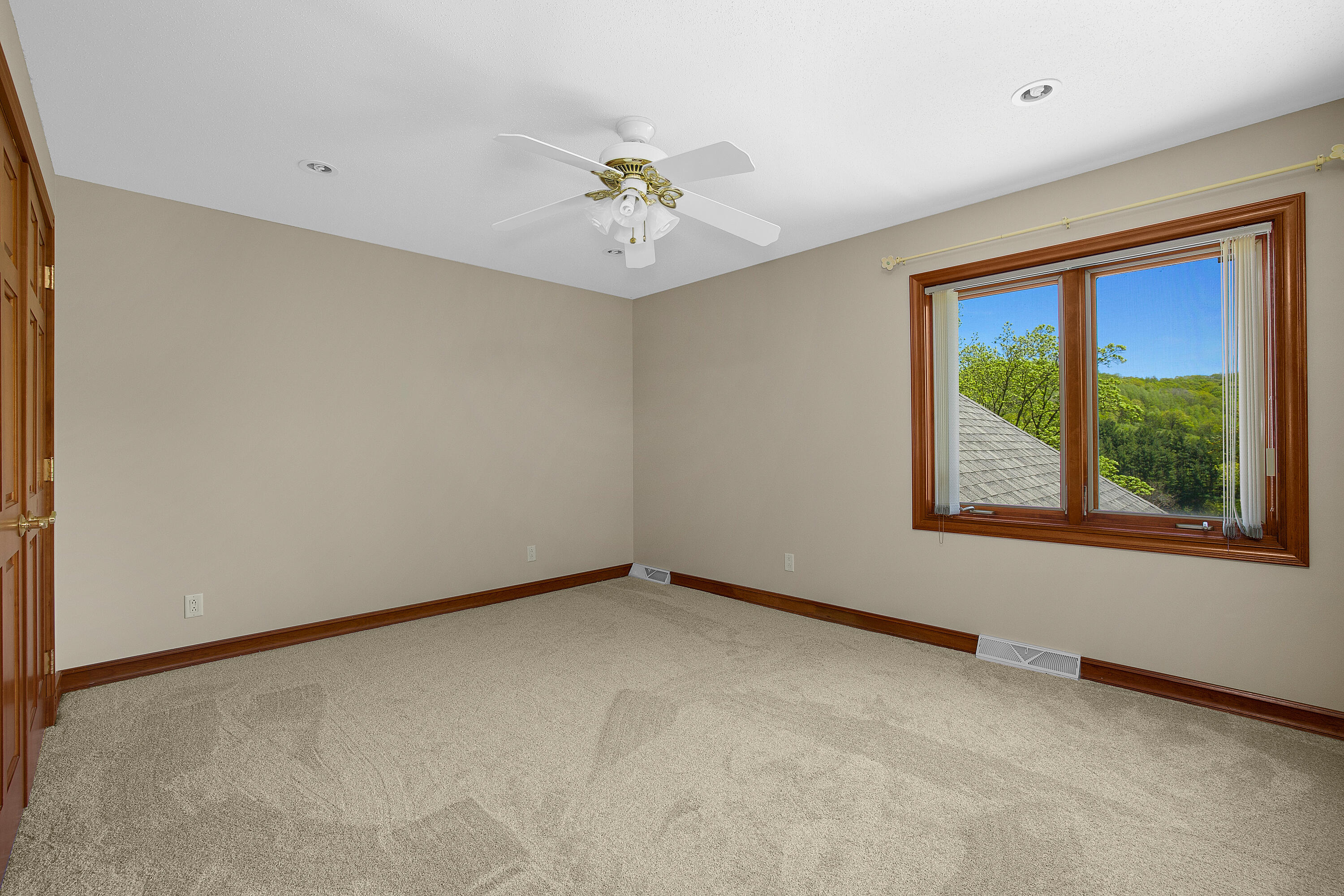 Sparta, Wisconsin 54656, United States, 5 Bedrooms Bedrooms, ,4 BathroomsBathrooms,Residential,Active,57701