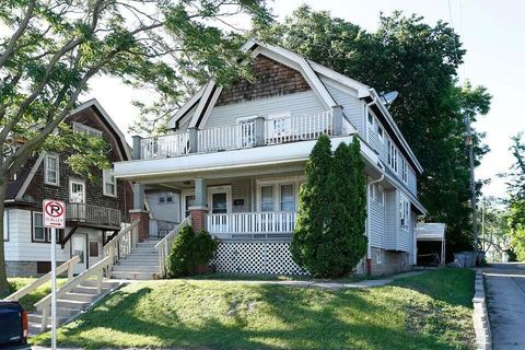 Photo of 3602 W Linden Pl, Milwaukee, WI 53208 (MLS # 1857414)