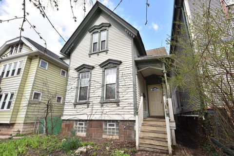 Photo of 2546 N Pierce St, Milwaukee, WI 53212 (MLS # 1872193)