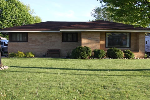 Photo of 1805 Marquette Ave, South Milwaukee, WI 53172 (MLS # 1874929)