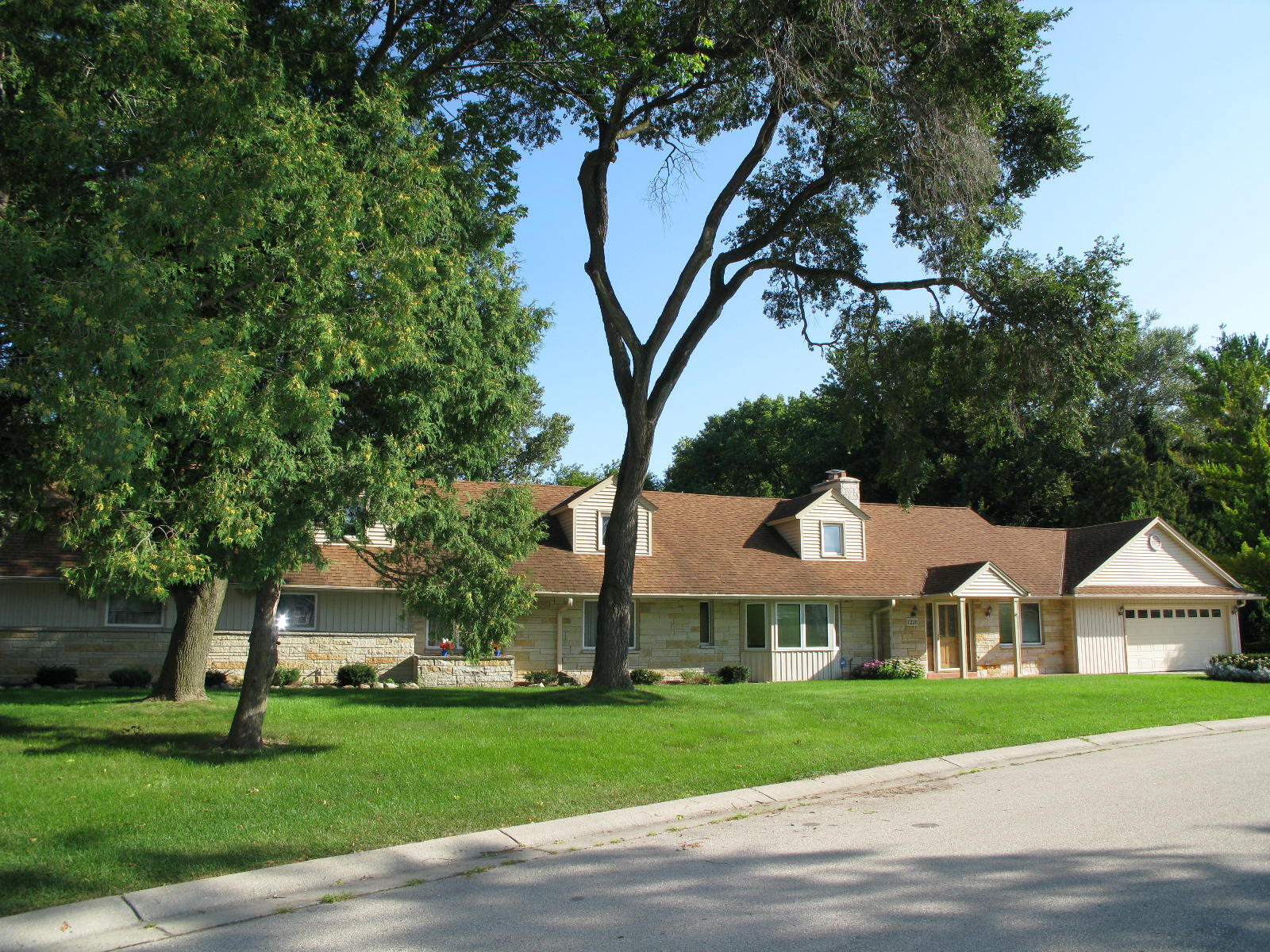 Photo 1 of 46 — 1226 W Glen River Rd, Glendale, WI 53217