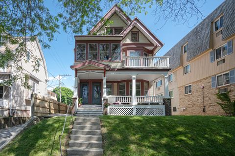 Photo of 2418 E Webster Pl, Milwaukee, WI 53211 (MLS # 1879800)