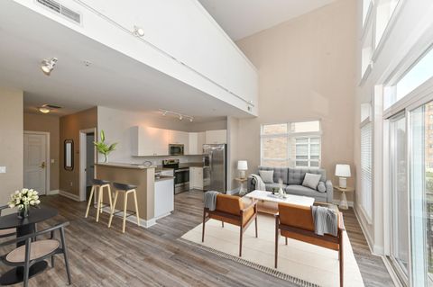 Photo of 1550 N Warren Ave, Milwaukee, WI 53202 (MLS # 1888144)