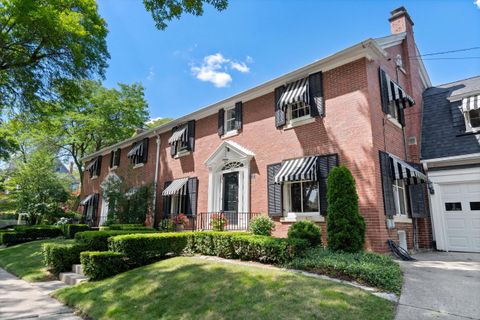 Photo of 2806 E Park Pl, Milwaukee, WI 53211 (MLS # 1802048)