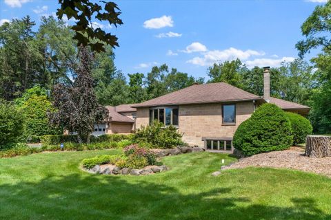 Photo of S72W12664 Tess Corners Dr, Muskego, WI 53150 (MLS # 1887058)