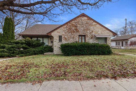 Photo of 1645 Monroe Ave, South Milwaukee, WI 53172 (MLS # 1860689)