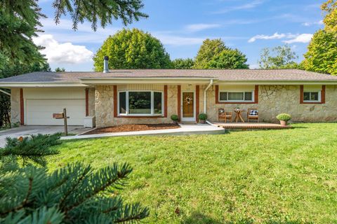 Photo of 1027 W 3rd Ave, Port Washington, WI 53074 (MLS # 1851152)