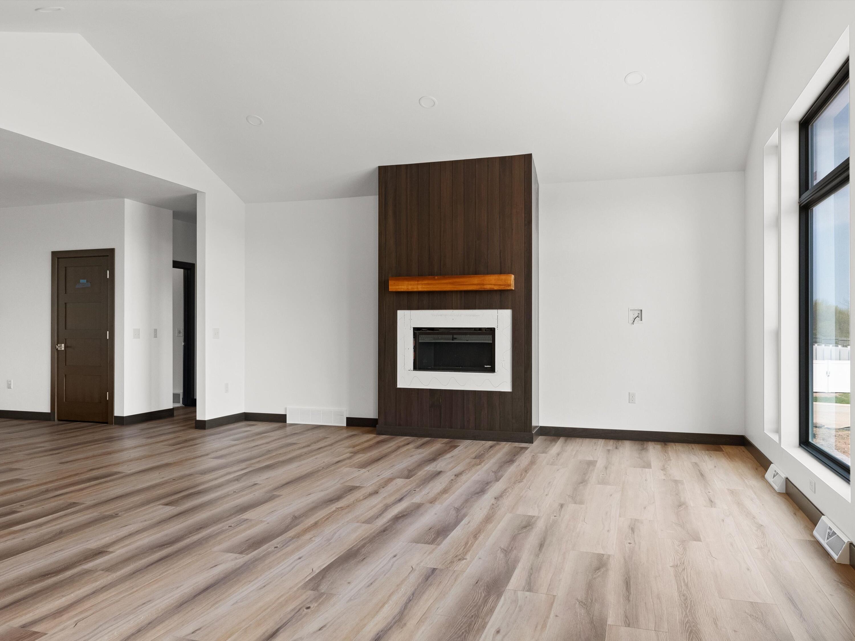 Two Rivers, Wisconsin 54241, United States, 3 Bedrooms Bedrooms, ,2 BathroomsBathrooms,Residential,Pending,44279