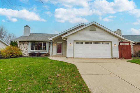 Photo of 1350 Noel Ct, South Milwaukee, WI 53172 (MLS # 1899673)