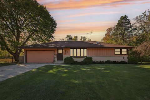 5575 S Greentree Ct, New Berlin, WI 53151 - #: 1896470