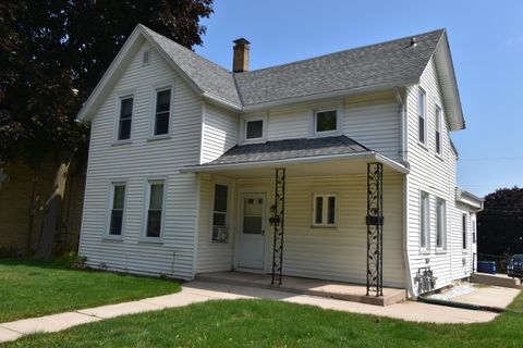Photo of 708 N Wisconsin St St, Port Washington, WI 53074 (MLS # 1854052)