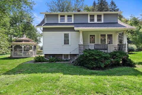 Photo of 11043 W Church St, Franklin, WI 53132 (MLS # 1848545)