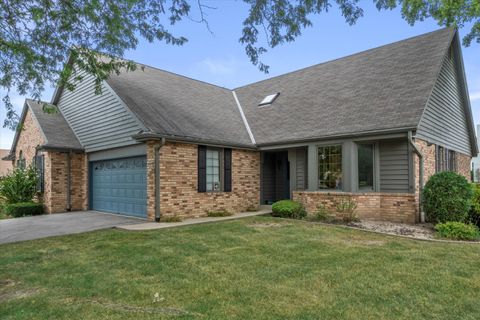 5407 S Somerset Ln, Greenfield, WI 53221 - #: 1890165