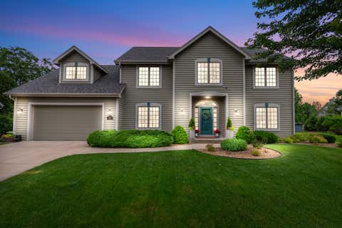 Photo of W73N412 Greystone Dr, Cedarburg, WI 53012 (MLS # 1879291)