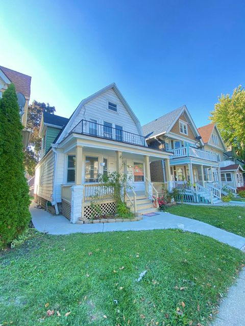 1009 S 35th St, Milwaukee, WI 53215 - #: 1899493