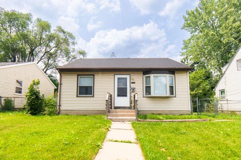 Photo of 7928 W Grantosa Dr, Milwaukee, WI 53218 (MLS # 1880699)