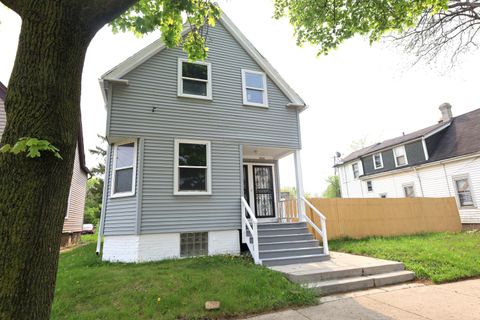 Photo of 3468 N Richards St, Milwaukee, WI 53212 (MLS # 1834988)