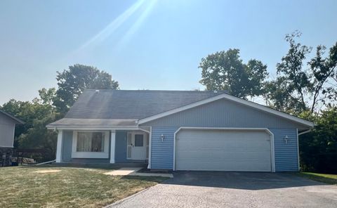 3931 S 106th St, Greenfield, WI 53228 - #: 1891141