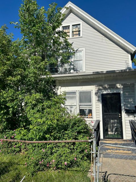 Photo of 2712 Dr William Finlayson St, Milwaukee, WI 53212 (MLS # 1898279)