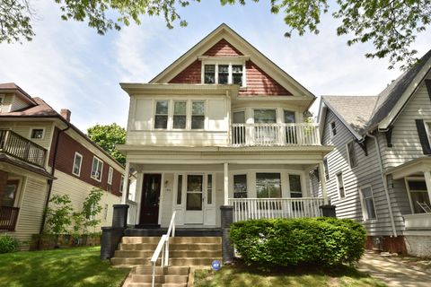 Photo of 1806 E Webster Pl, Milwaukee, WI 53211 (MLS # 1878265)