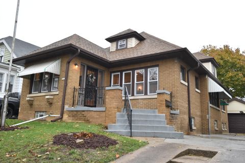 Photo of 2518 S 16th St, Milwaukee, WI 53215 (MLS # 1857068)