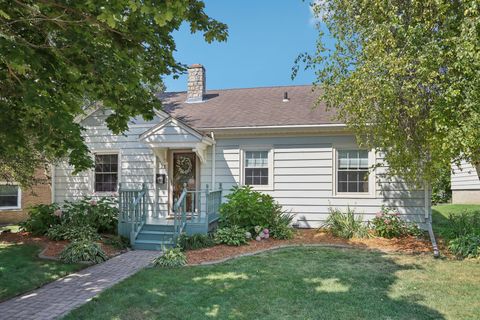 Photo of 321 S Garfield Ave, Port Washington, WI 53074 (MLS # 1895623)