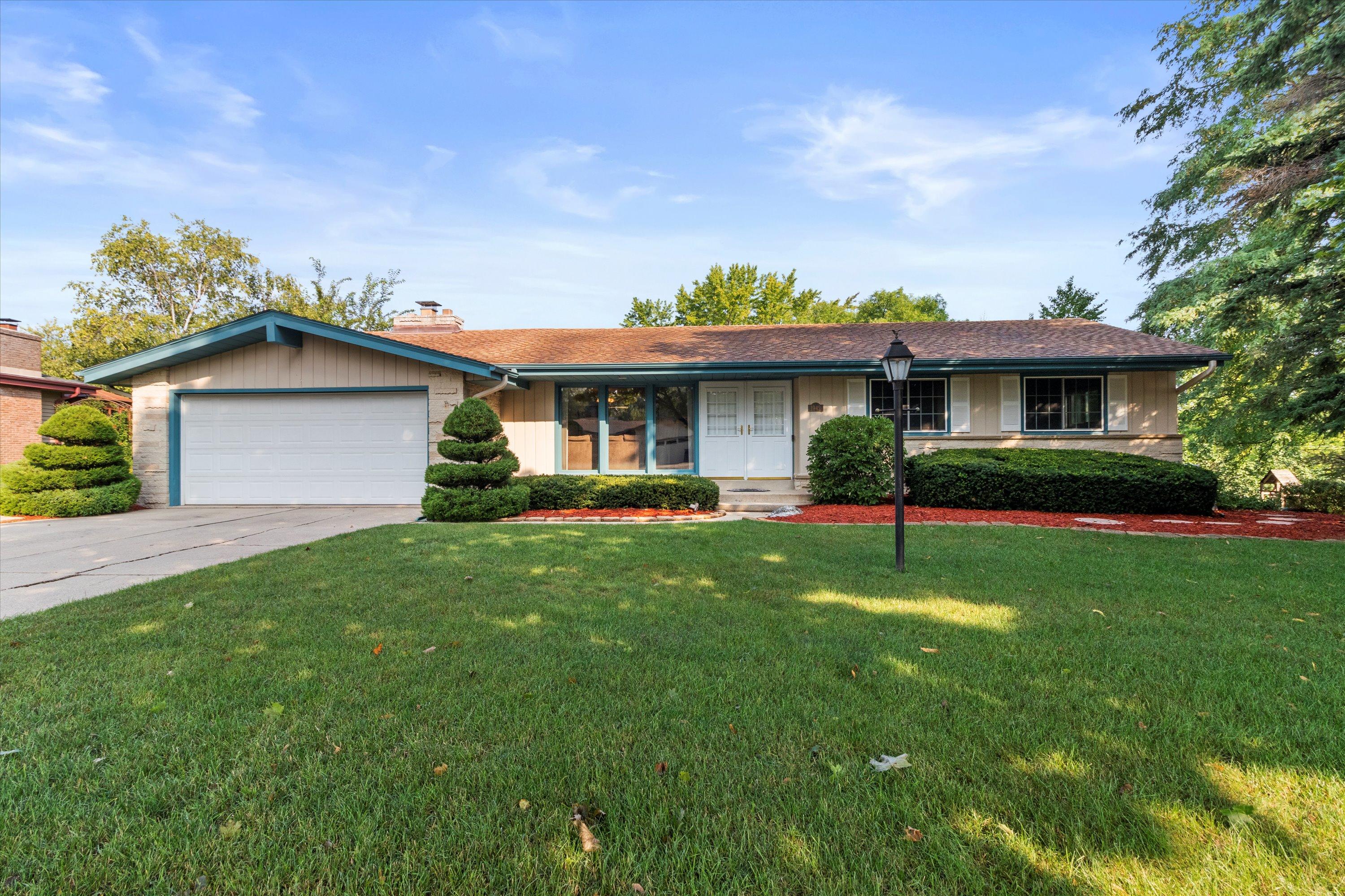 Photo 1 of 31 — 1942 Rambling Rose Rd, Waukesha, WI 53186