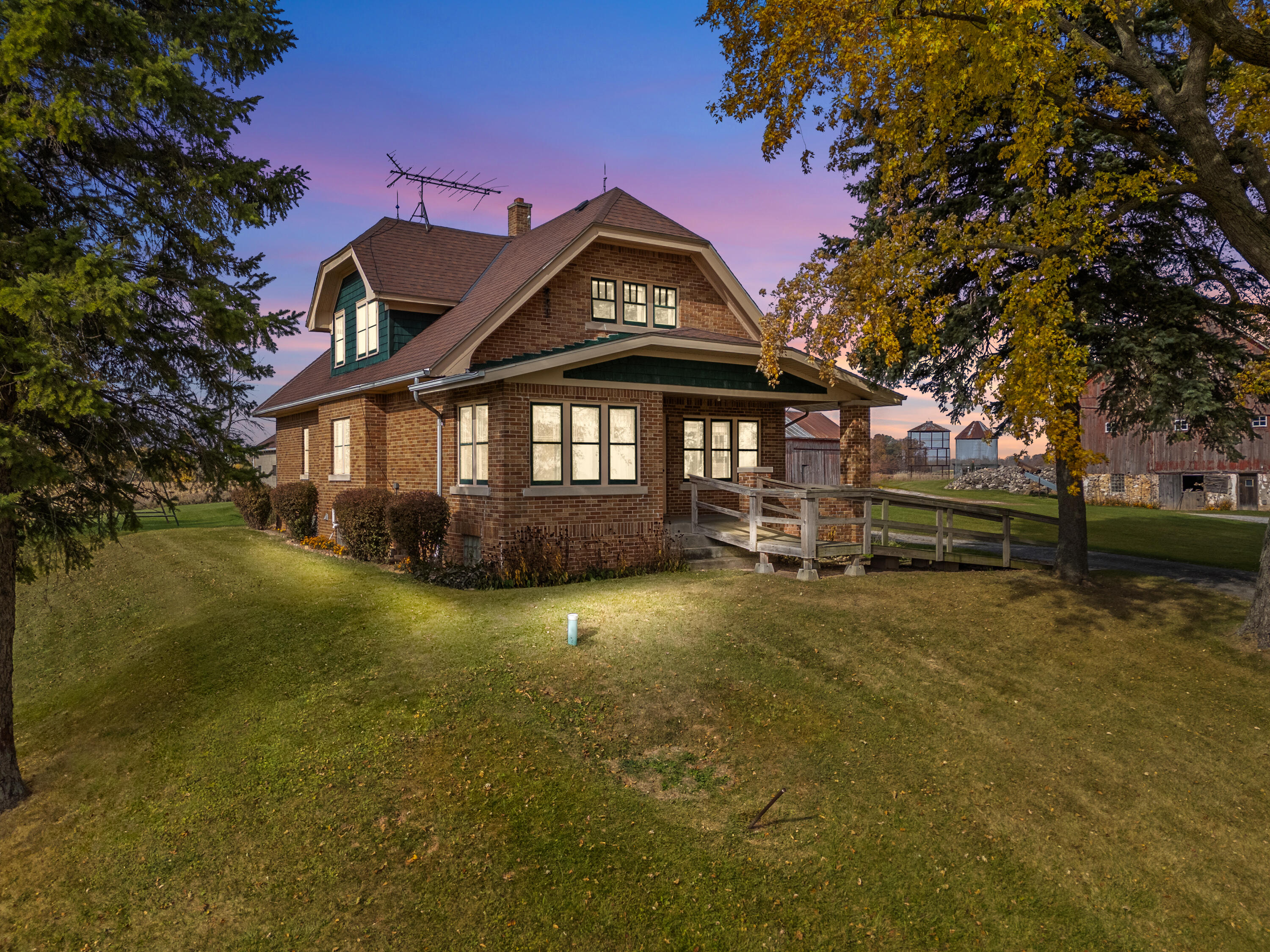 Fredonia, Wisconsin 53004, United States, 6 Bedrooms Bedrooms, ,2 BathroomsBathrooms,Residential,Pending,37626