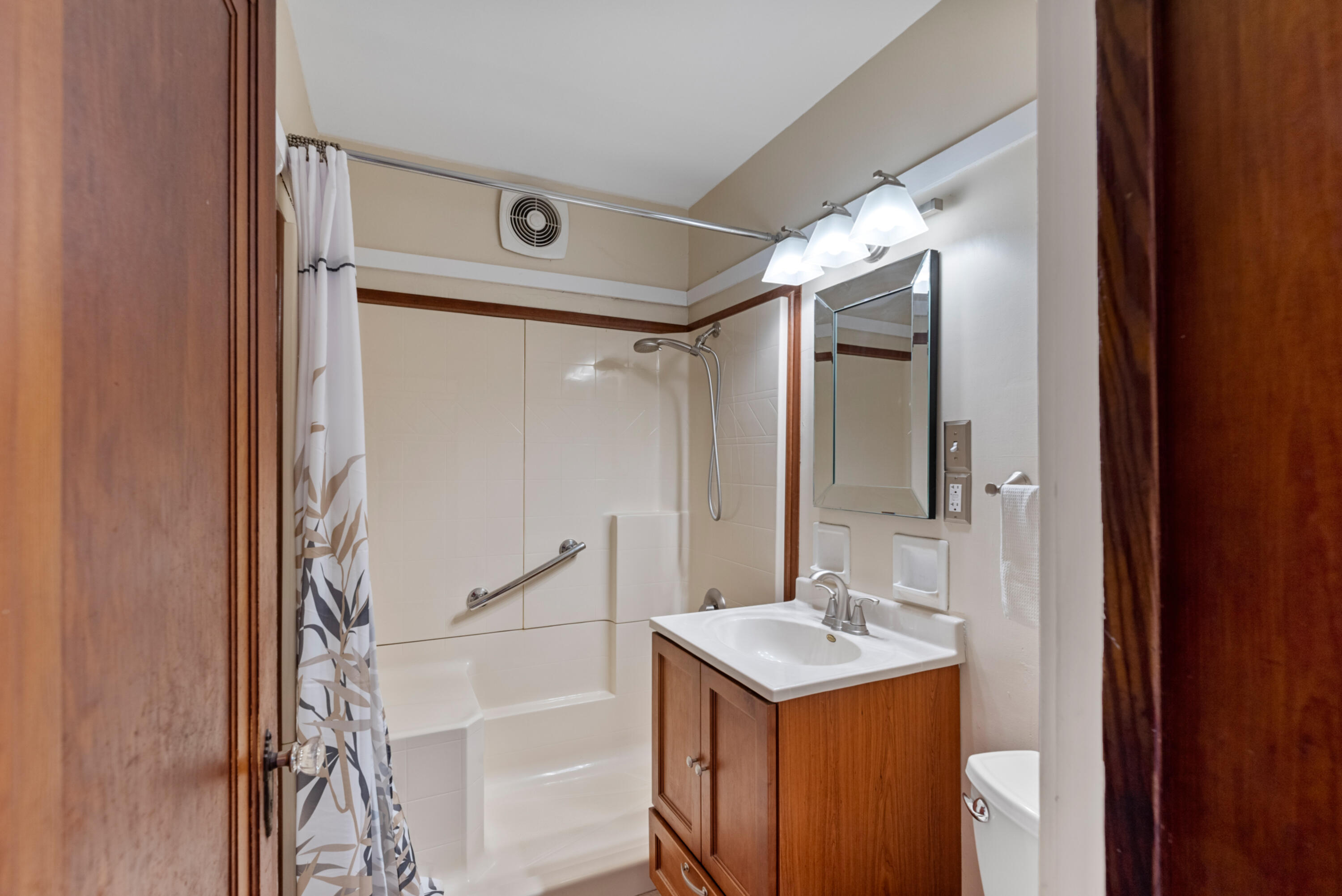 Fredonia, Wisconsin 53004, United States, 6 Bedrooms Bedrooms, ,2 BathroomsBathrooms,Residential,Pending,37626