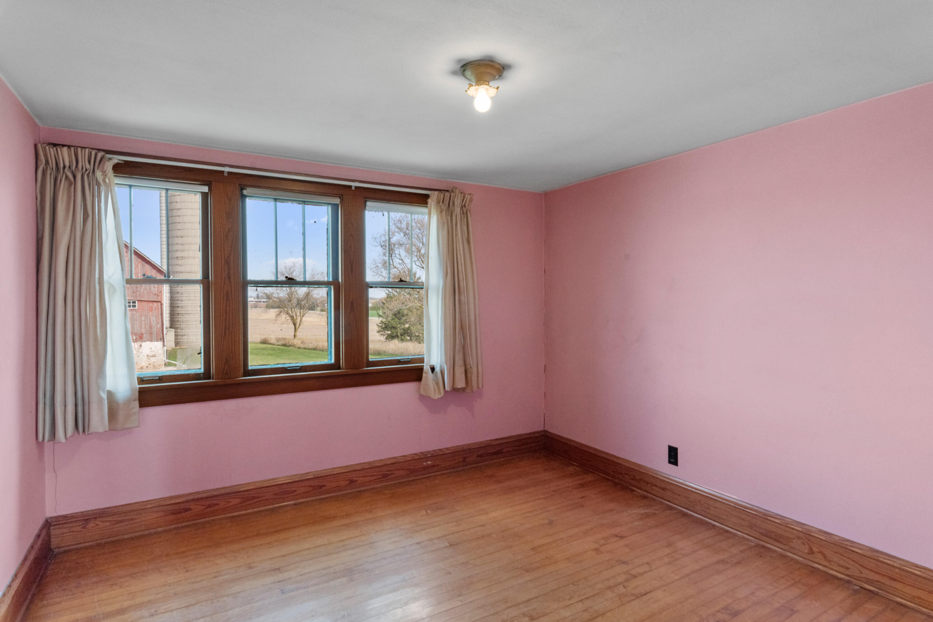 Fredonia, Wisconsin 53004, United States, 6 Bedrooms Bedrooms, ,2 BathroomsBathrooms,Residential,Pending,37626