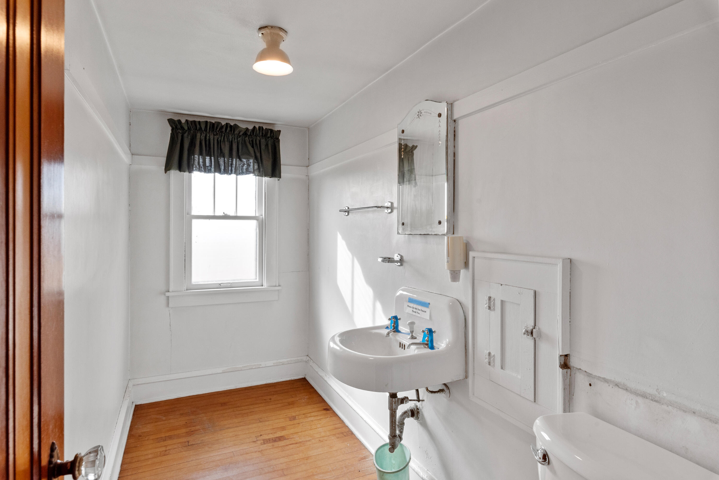 Fredonia, Wisconsin 53004, United States, 6 Bedrooms Bedrooms, ,2 BathroomsBathrooms,Residential,Pending,37626