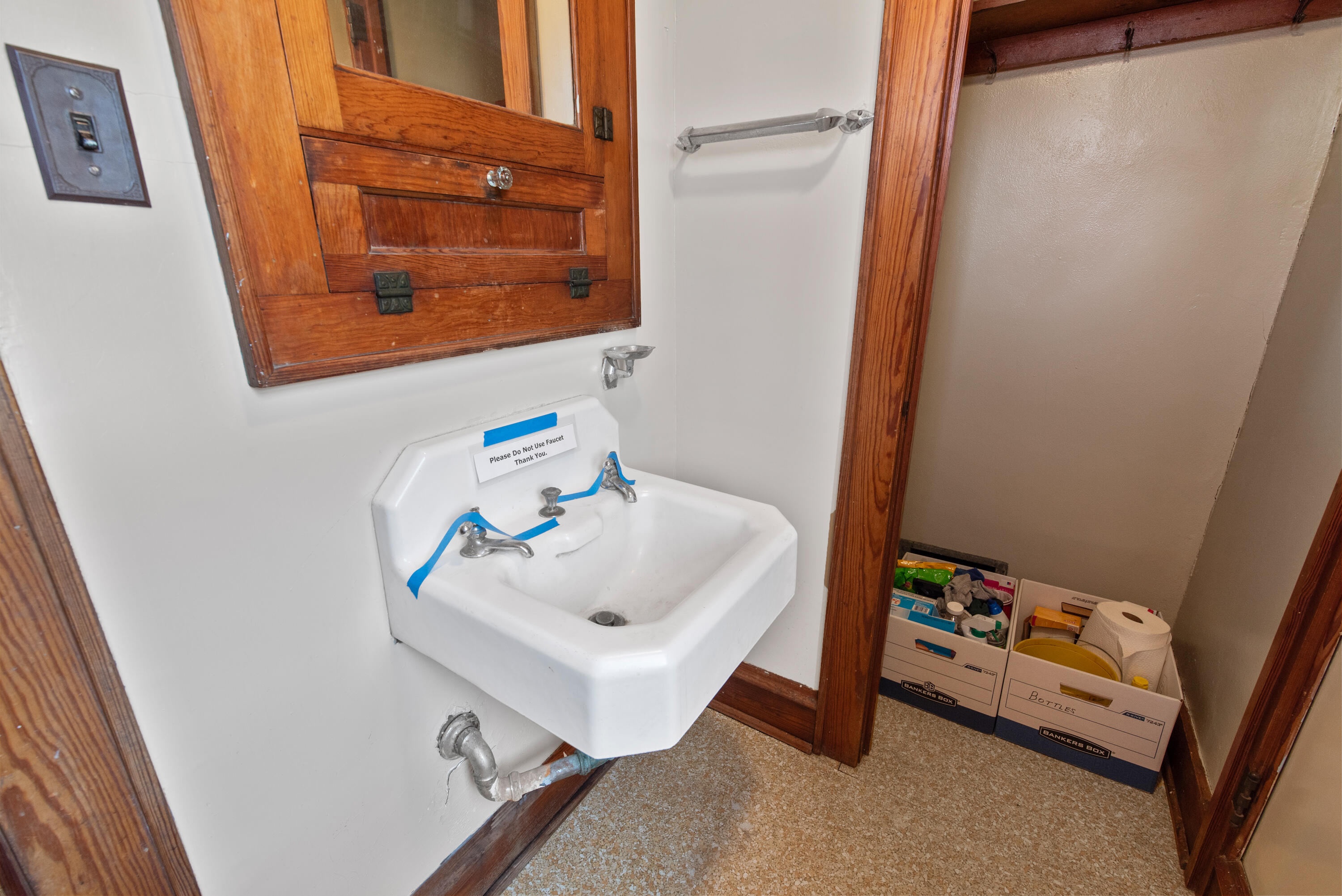 Fredonia, Wisconsin 53004, United States, 6 Bedrooms Bedrooms, ,2 BathroomsBathrooms,Residential,Pending,37626