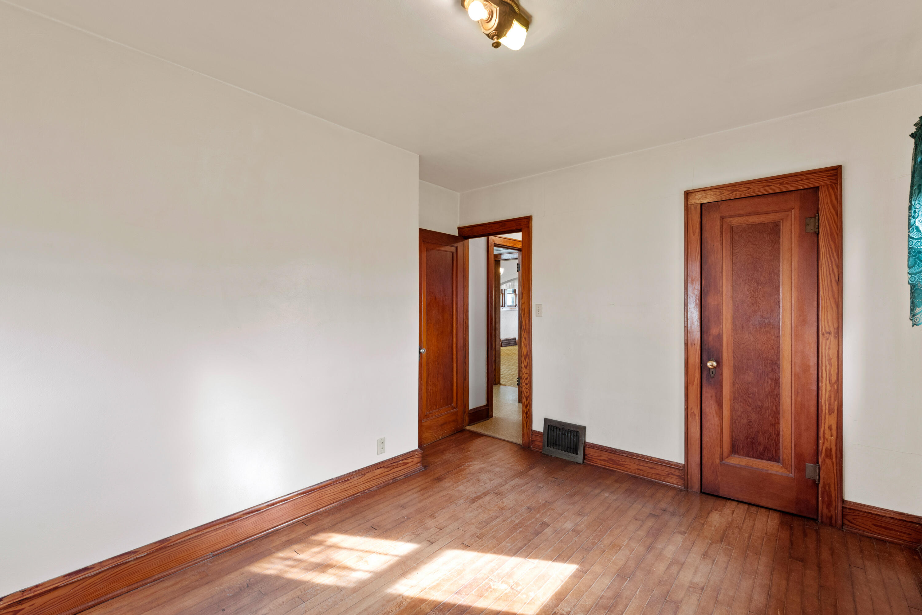 Fredonia, Wisconsin 53004, United States, 6 Bedrooms Bedrooms, ,2 BathroomsBathrooms,Residential,Pending,37626