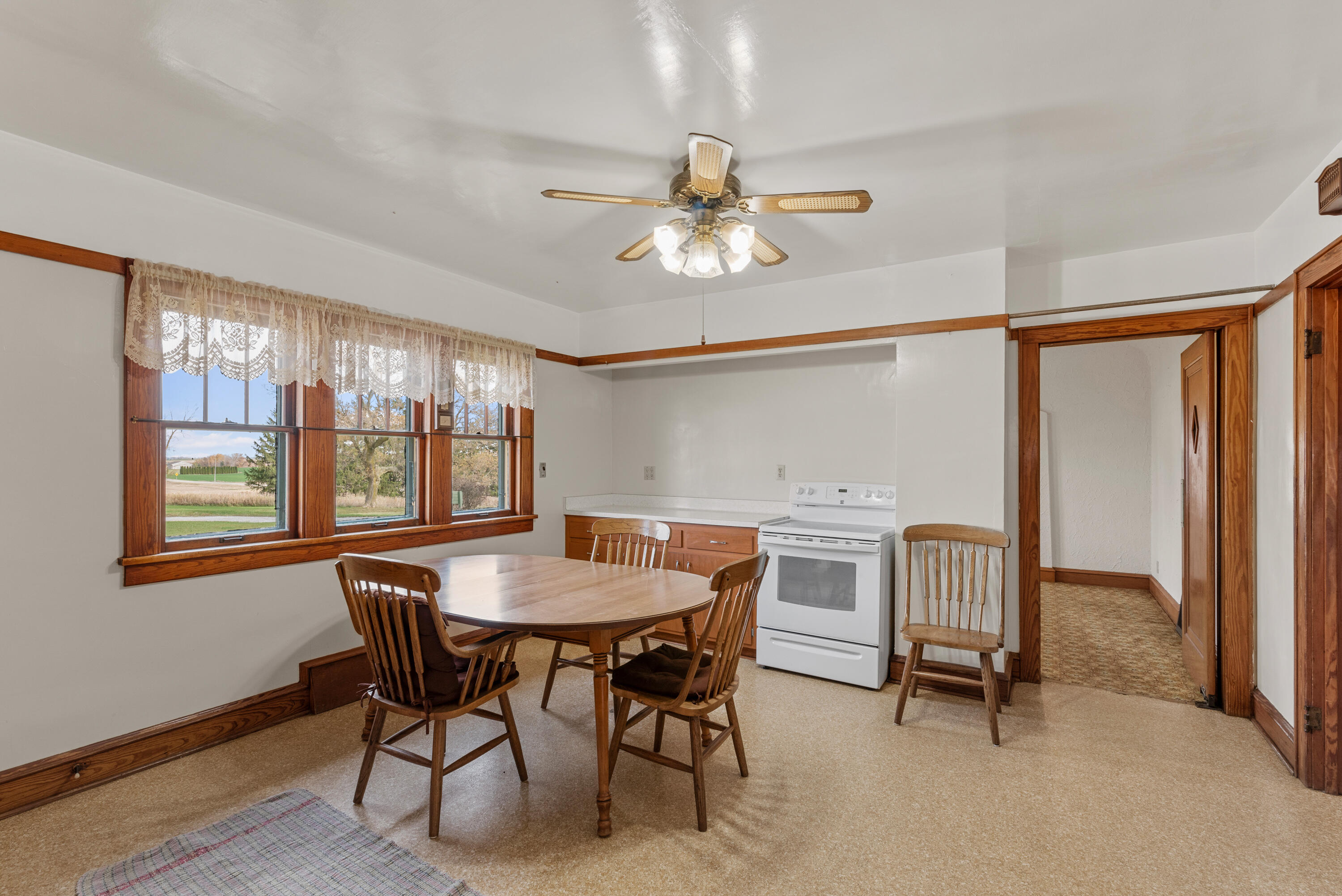 Fredonia, Wisconsin 53004, United States, 6 Bedrooms Bedrooms, ,2 BathroomsBathrooms,Residential,Pending,37626