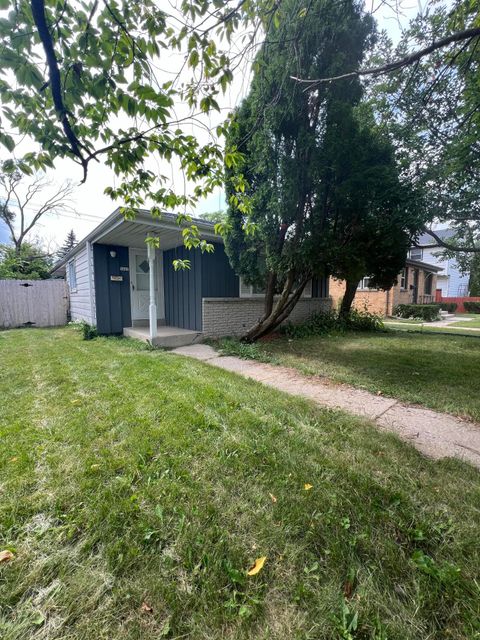 5667 N 91st St, Milwaukee, WI 53225 - #: 1885361