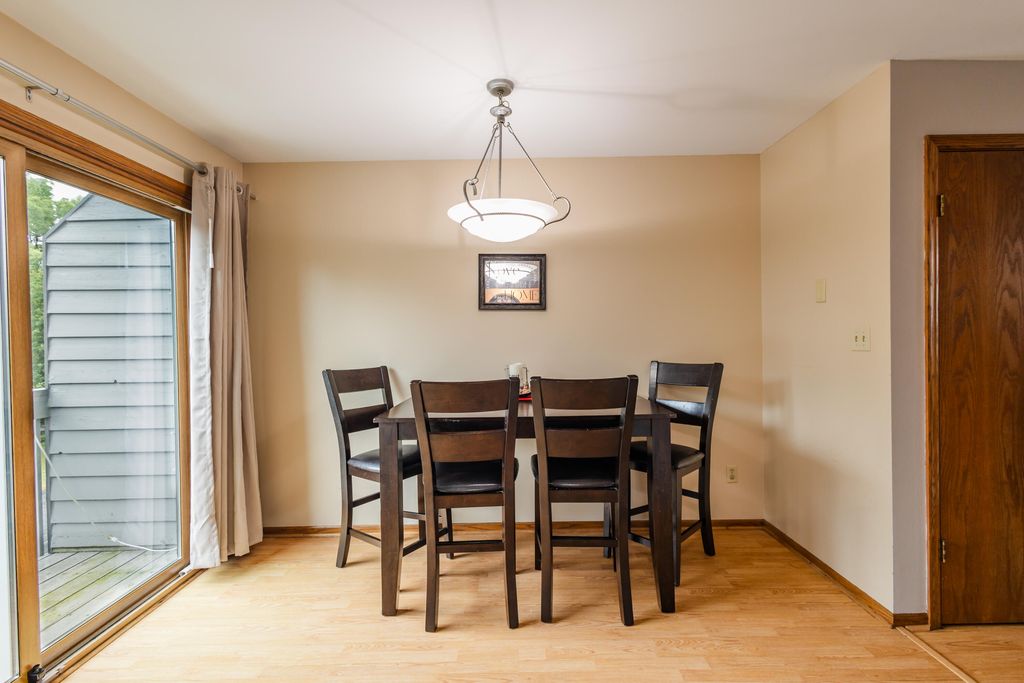 1821 Paramount Dr C, Waukesha, WI Townhome or Condo Property Listing