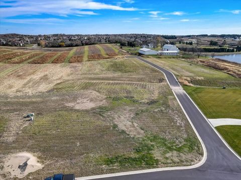 Photo of W278N6160 Serenity Dr, Merton, WI 53089 (MLS # 1756412)