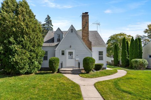 Photo of 608 N Holden St, Port Washington, WI 53074 (MLS # 1852488)