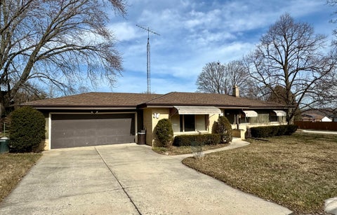 Photo of 1800 Maple St, South Milwaukee, WI 53172 (MLS # 1868495)