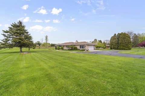 Photo of 5912 Eastwood Ln, Cedarburg, WI 53024 (MLS # 1875107)