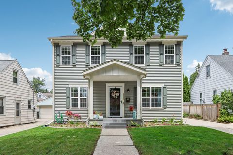 7902 Livingston Ave, Wauwatosa, WI 53213 - #: 1881335