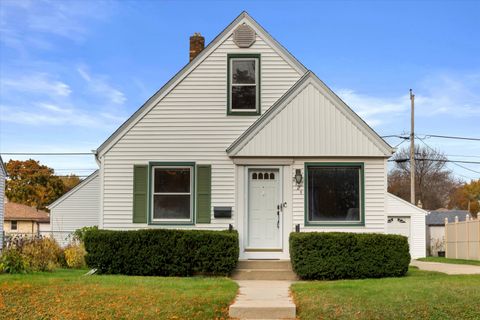 Photo of 2724 E Allerton Ave, Saint Francis, WI 53235 (MLS # 1898000)