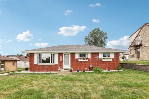 Photo of 711 Drexel Blvd, South Milwaukee, WI 53172 (MLS # 1893462)