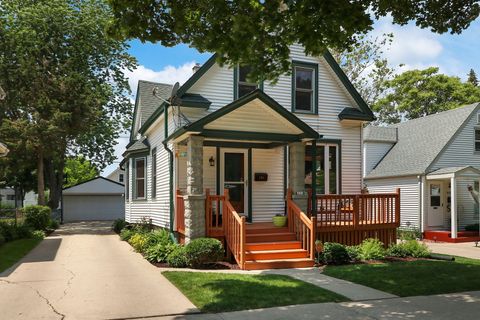 Photo of 331 N 62nd St, Milwaukee, WI 53213 (MLS # 1839383)