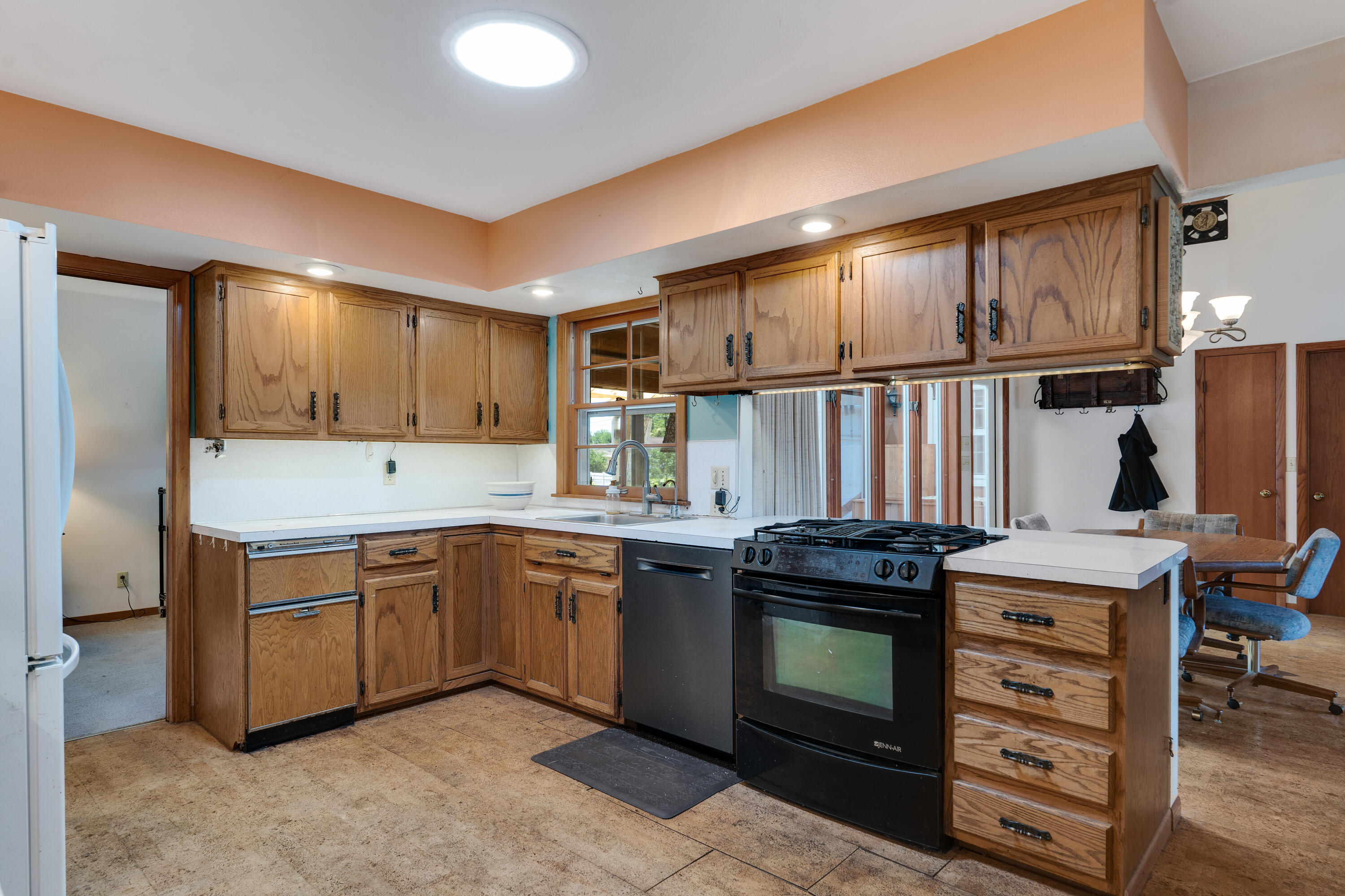 La Crosse, Wisconsin 54601, United States, 5 Bedrooms Bedrooms, ,4 BathroomsBathrooms,Residential,Pending,53778