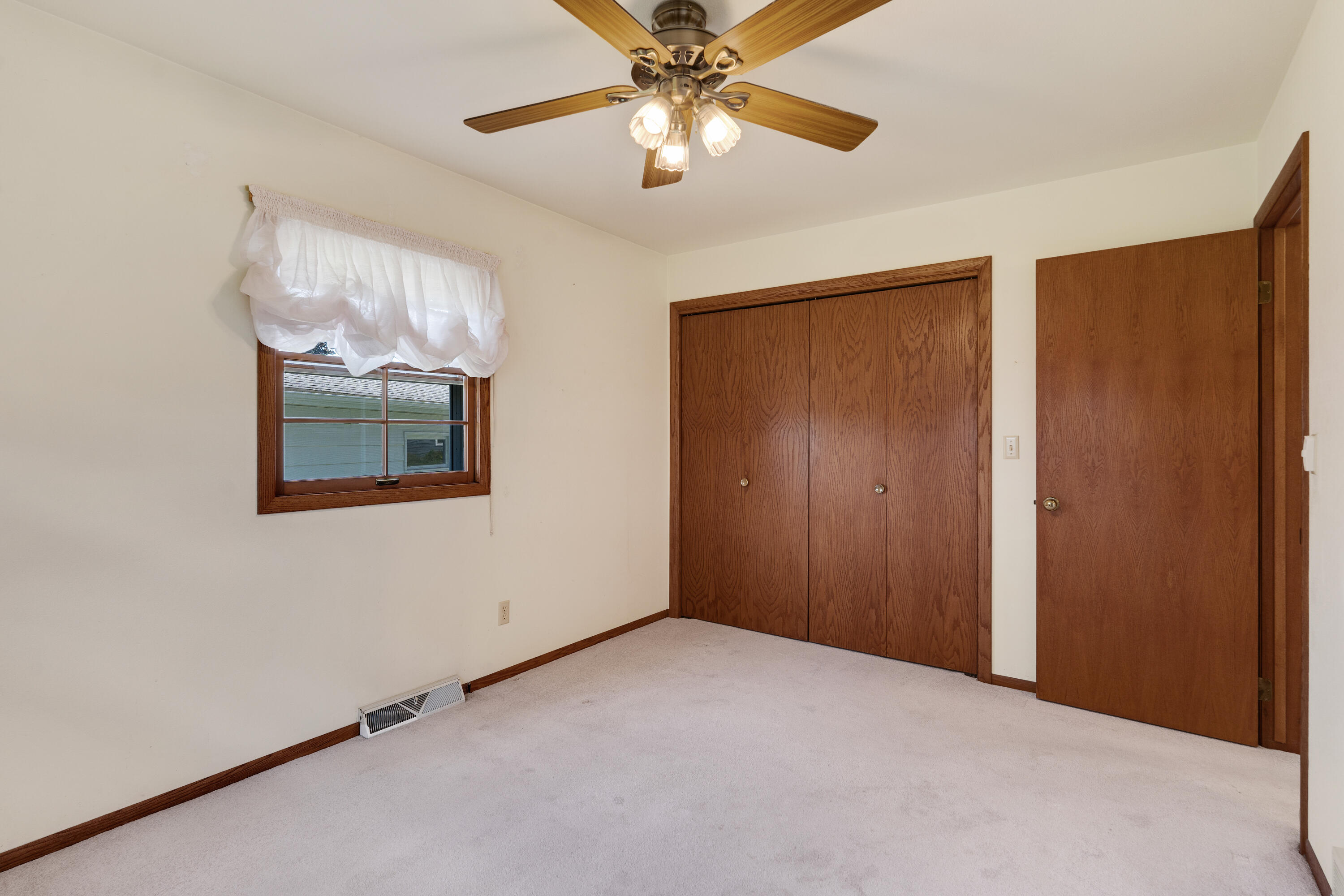 La Crosse, Wisconsin 54601, United States, 5 Bedrooms Bedrooms, ,4 BathroomsBathrooms,Residential,Pending,53778