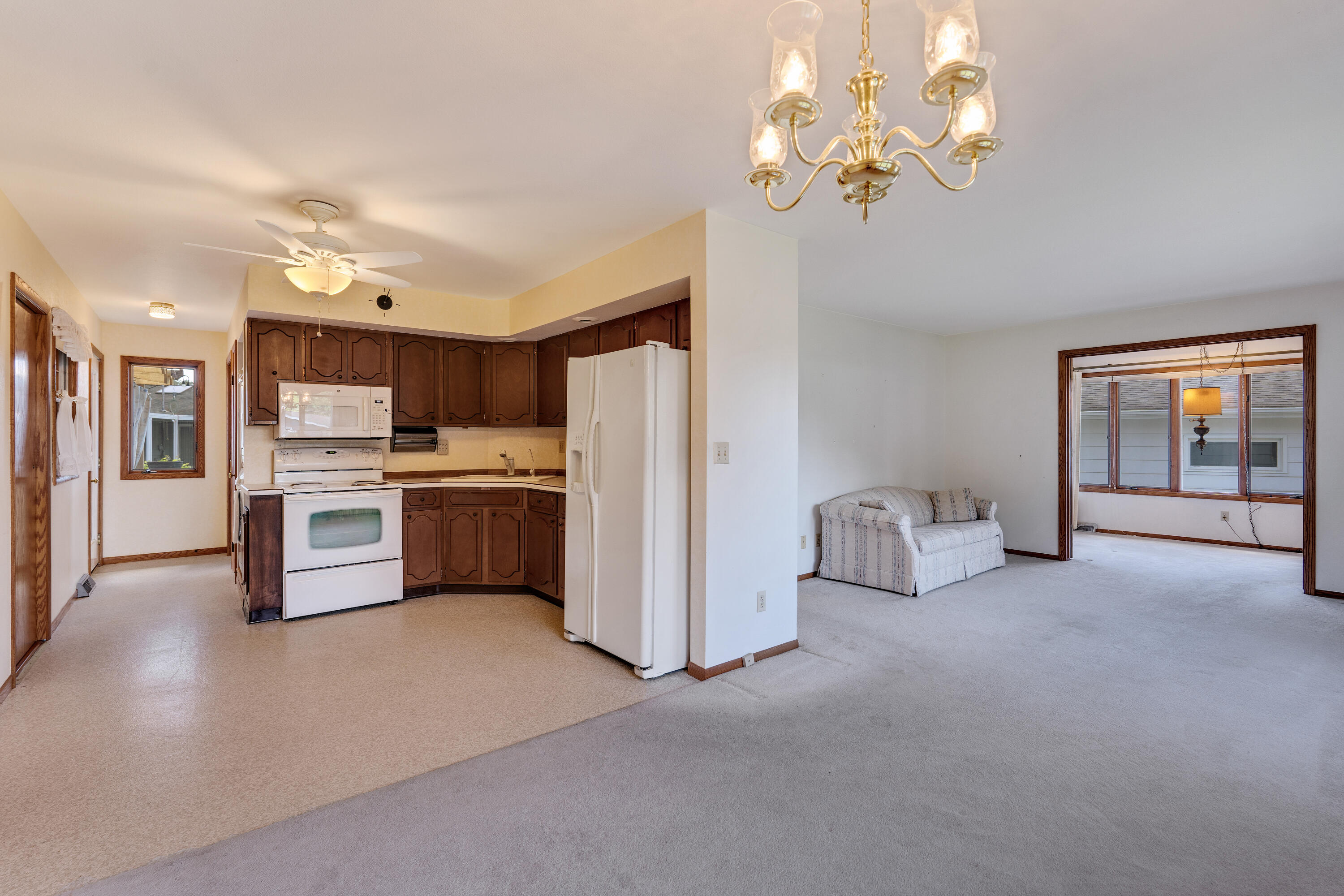 La Crosse, Wisconsin 54601, United States, 5 Bedrooms Bedrooms, ,4 BathroomsBathrooms,Residential,Pending,53778